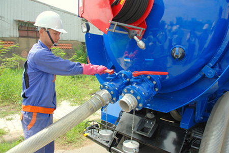 xử lý mùi hôi bồn cầu