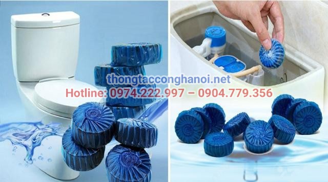 Thả viên tẩy bồn cầu vào thùng chứa nước 