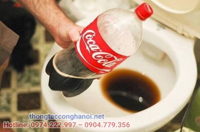 Tại sao nước coca có thể tẩy bồn cầu