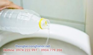 Khử mùi hôi bồn cầu bằng giấm