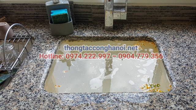 Tình trạng tắc cống kéo dài gây ảnh hưởng trực tiếp đến đời sống sinh hoạt