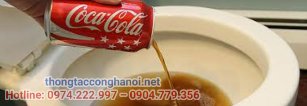 Thông tắc bồn cầu bằng coca cola