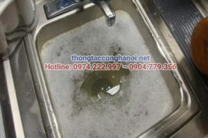 Chậu rửa bát bị tắc nghẽn
