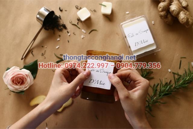 Tinh dầu hoặc sáp thơm đặt gần miệng cống