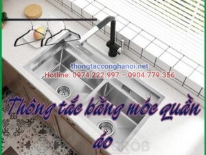 thông tắc bằng móc quần áo