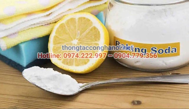 Cach-thong-tac-bon-cau-bang-baking-soda-va-nuoc-cot-chanh