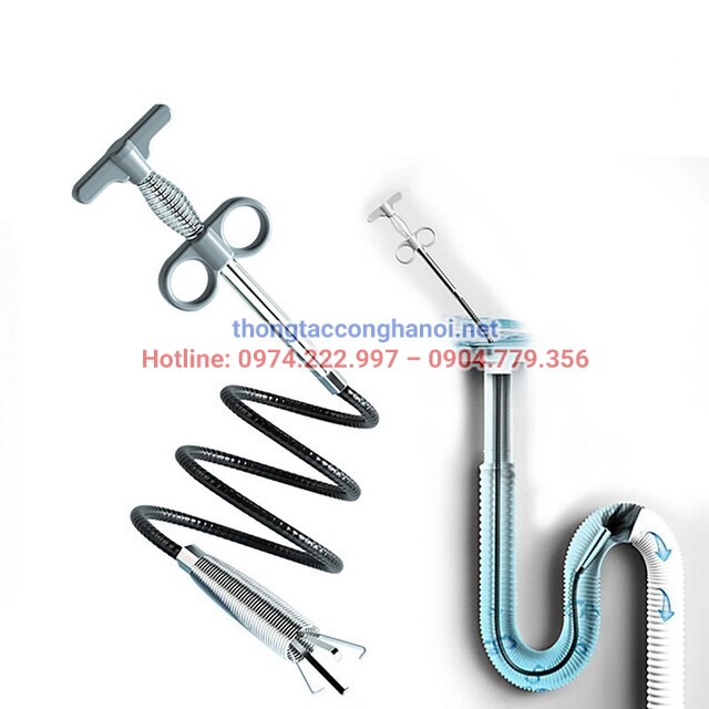 Dùng dây lò xo thông tắc bồn cầu