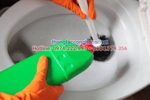 Cách sử dụng nước tẩy bồn cầu
