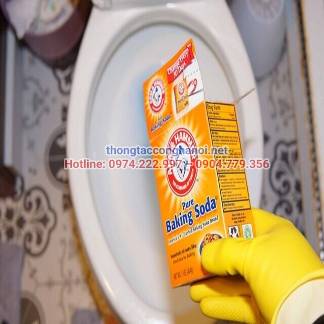 Thông tắc bồn cầu bằng bột baking soda