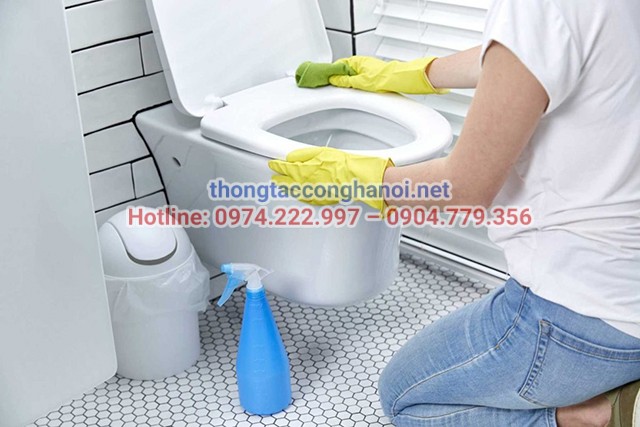 Vệ sinh bồn cầu thường xuyên