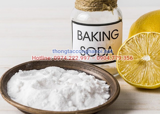 cach-khu-mui-nuoc-tieu-tren-nem-Su-dung-baking-soda-va-giam-trang