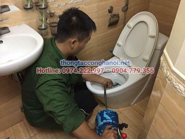 hút bể phốt qua bồn cầu