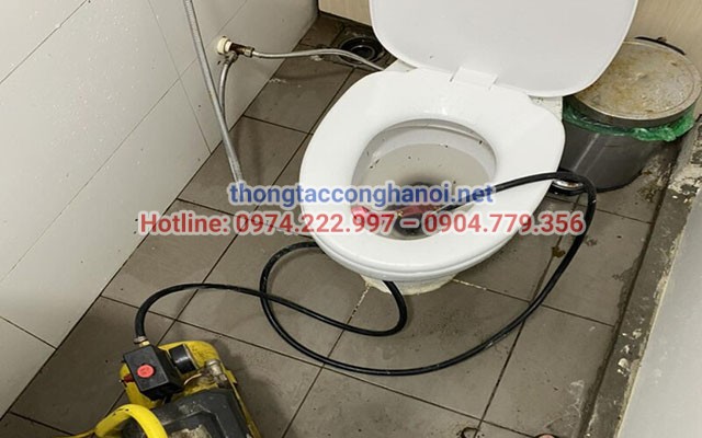 ưu điểm hút bể phốt qua bồn cầu