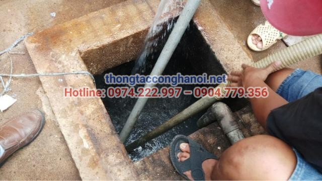 Hầm cầu bị đầy, bốc mùi hôi khó chịu 