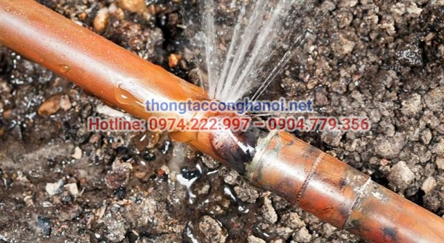 Đường ống lắp sai kỹ thuật gây ra tắc cống