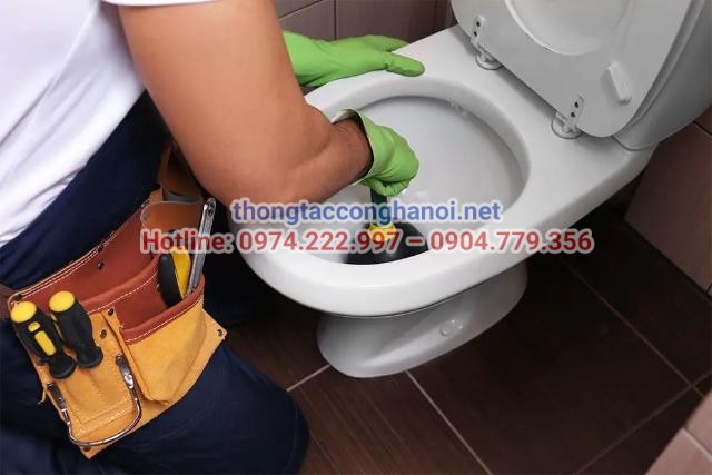 Hút hầm cầu bằng hóa chất an toàn