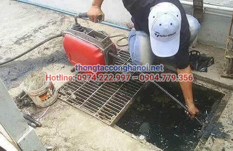 Đội ngũ kỹ thuật viên dày dặn kinh nghiệm luôn sẵn sàng có mặt kịp thời để xử lý dứt điểm các sự cố nghẹt cống cho gia đình bạn.