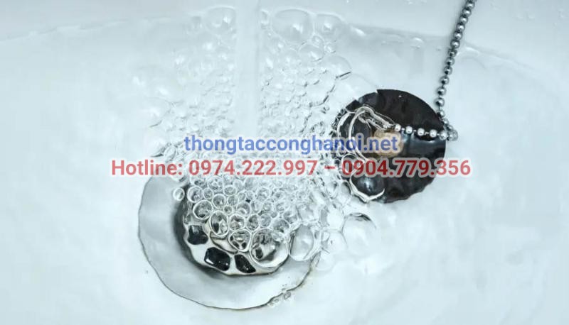 Nước ứ đọng, xả chậm hoặc trào ngược là những dấu hiệu rõ ràng cho thấy đường ống nhà bạn đang bị tắc nghẽn.
