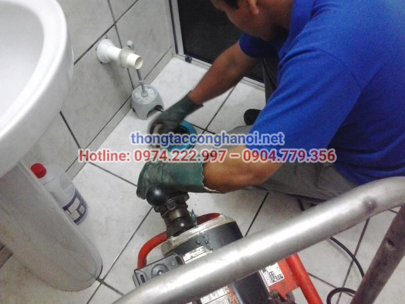 Dịch vụ thông cống nhà vệ sinh tại Nha Trang giúp xử lý nhanh tình trạng nước thoát chậm, loại bỏ sạch rác và tóc nghẹt sâu trong ống. 